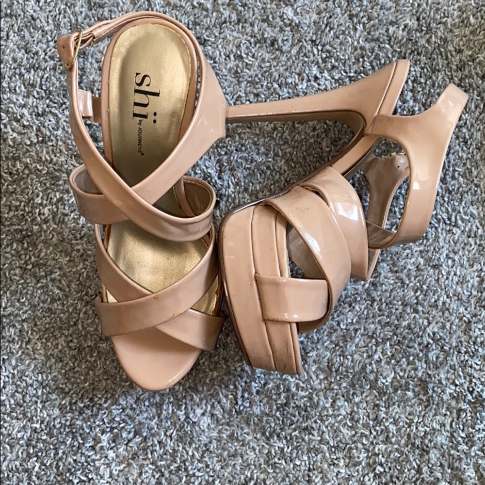 Strappy heels size 5.5 nude